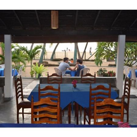 Star Beach Guest House Негомбо Екстериор снимка
