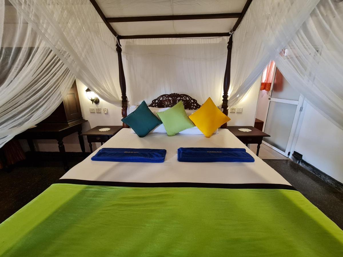 Star Beach Guest House Негомбо Екстериор снимка