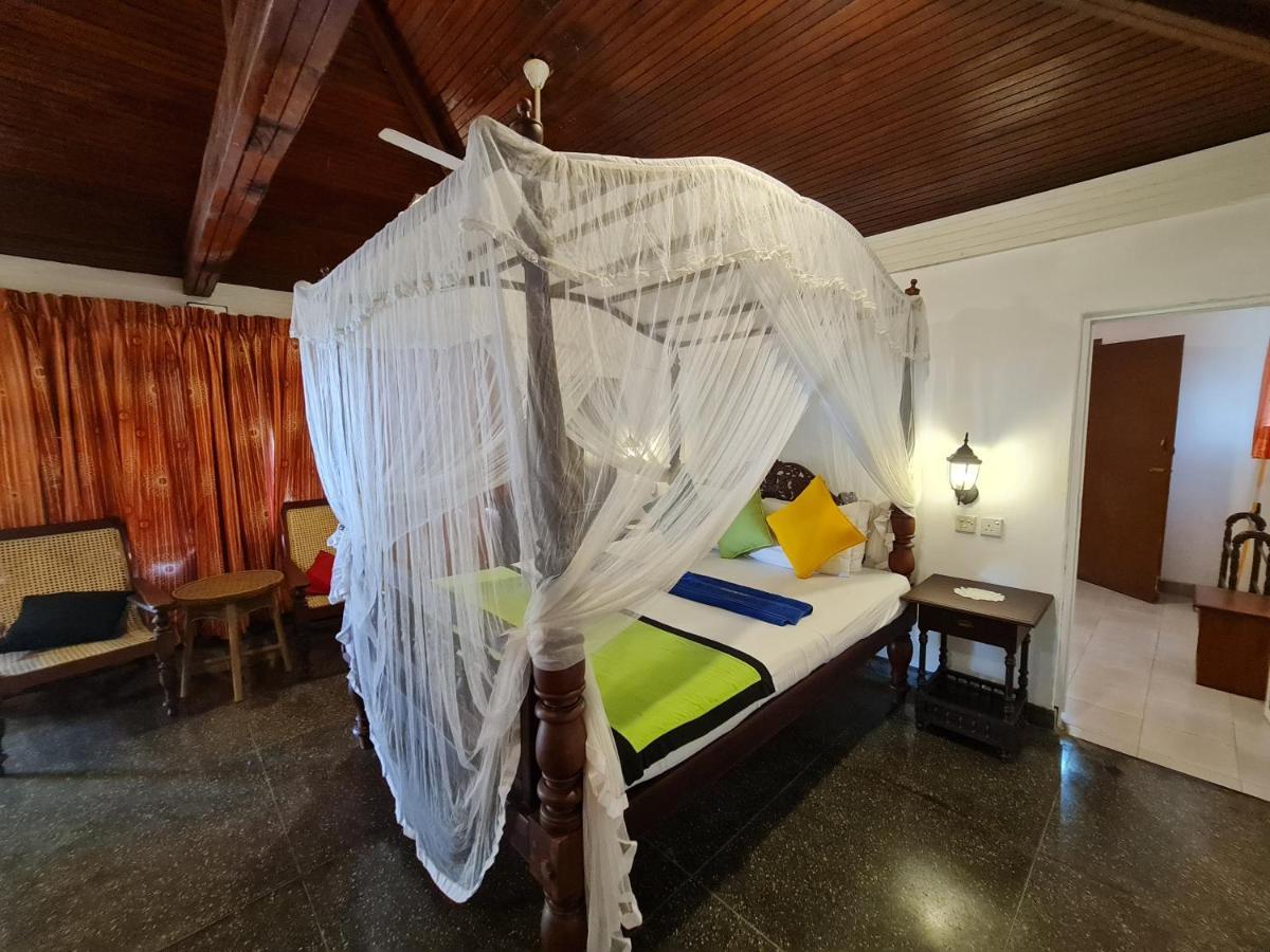 Star Beach Guest House Негомбо Екстериор снимка