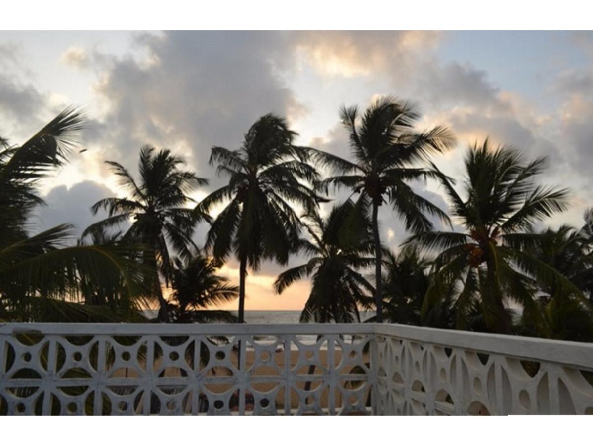 Star Beach Guest House Негомбо Екстериор снимка