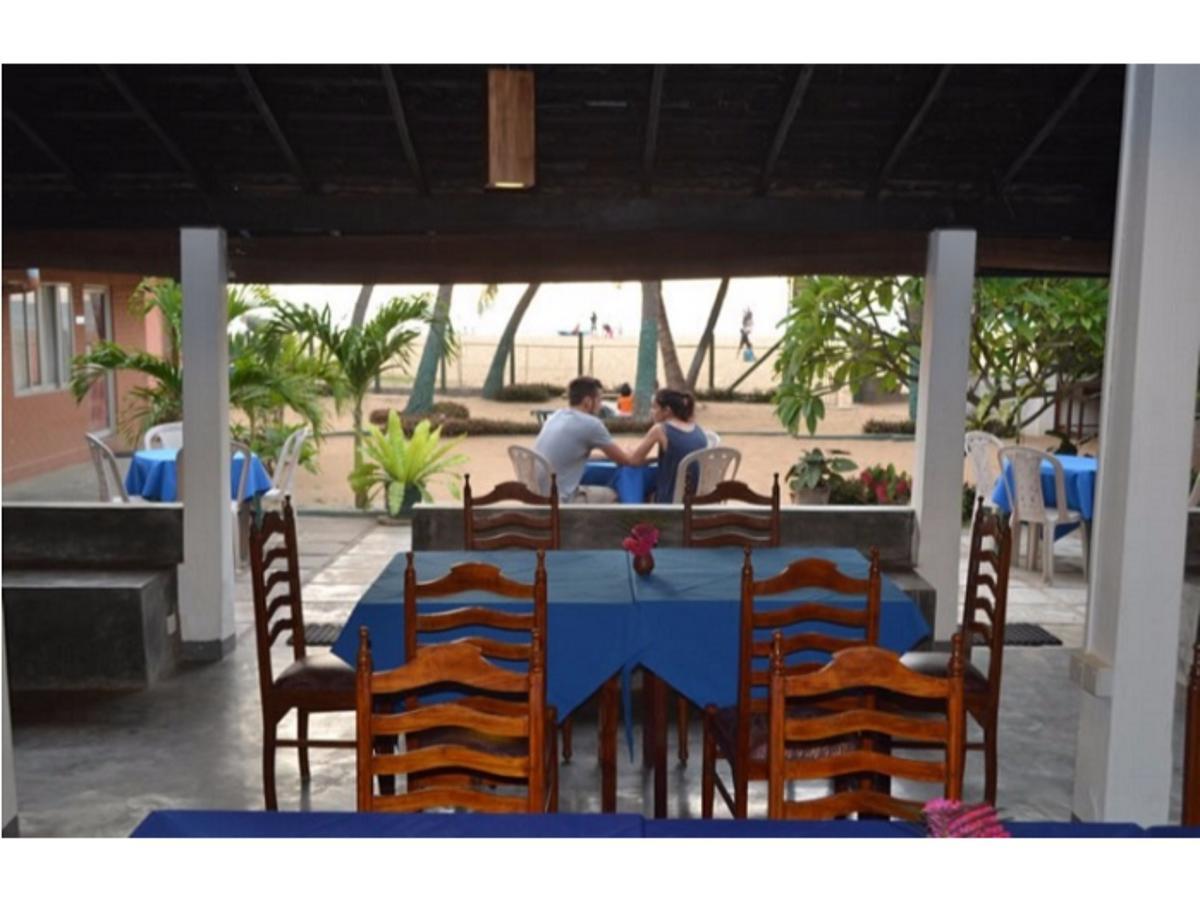 Star Beach Guest House Негомбо Екстериор снимка