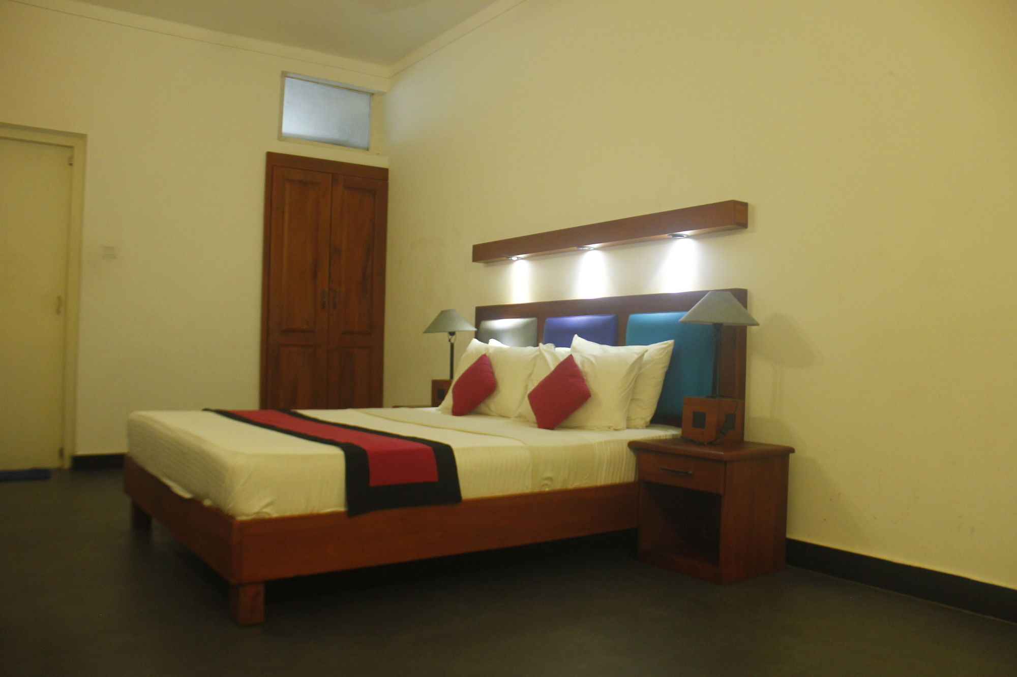 Star Beach Guest House Негомбо Екстериор снимка