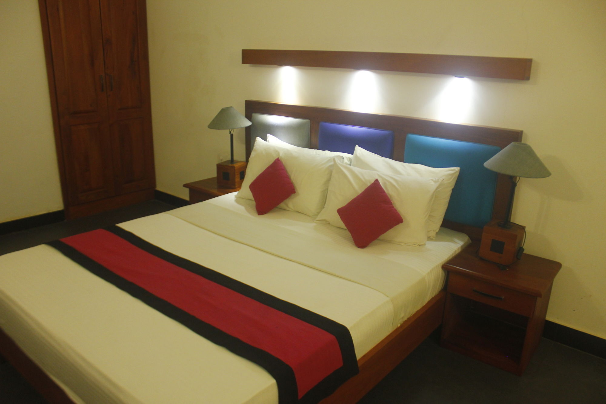 Star Beach Guest House Негомбо Екстериор снимка