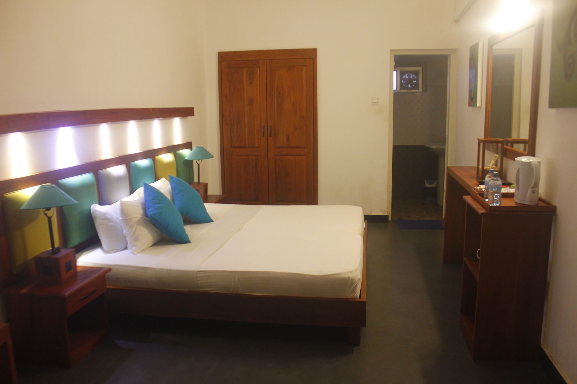 Star Beach Guest House Негомбо Екстериор снимка
