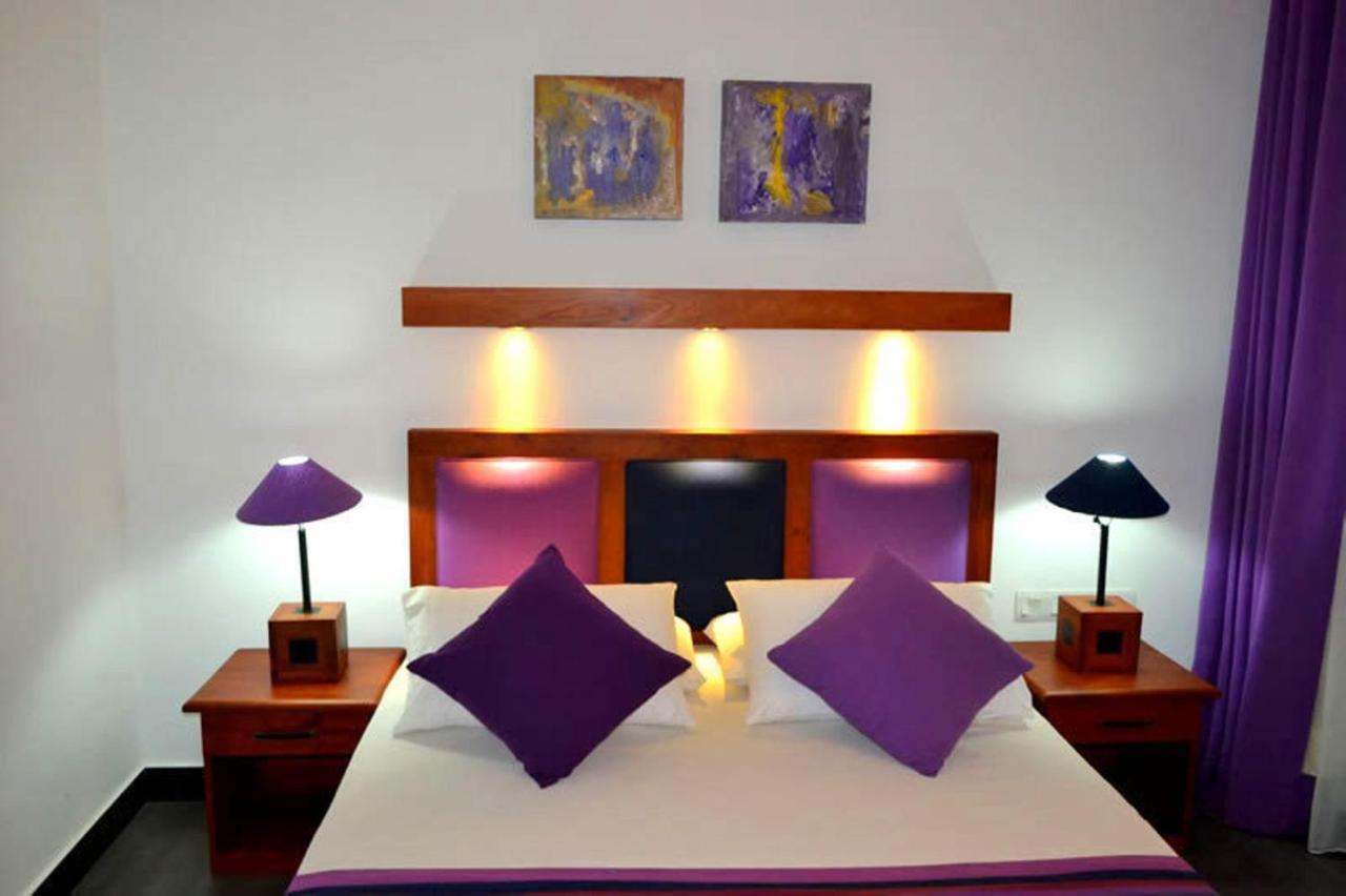 Star Beach Guest House Негомбо Екстериор снимка