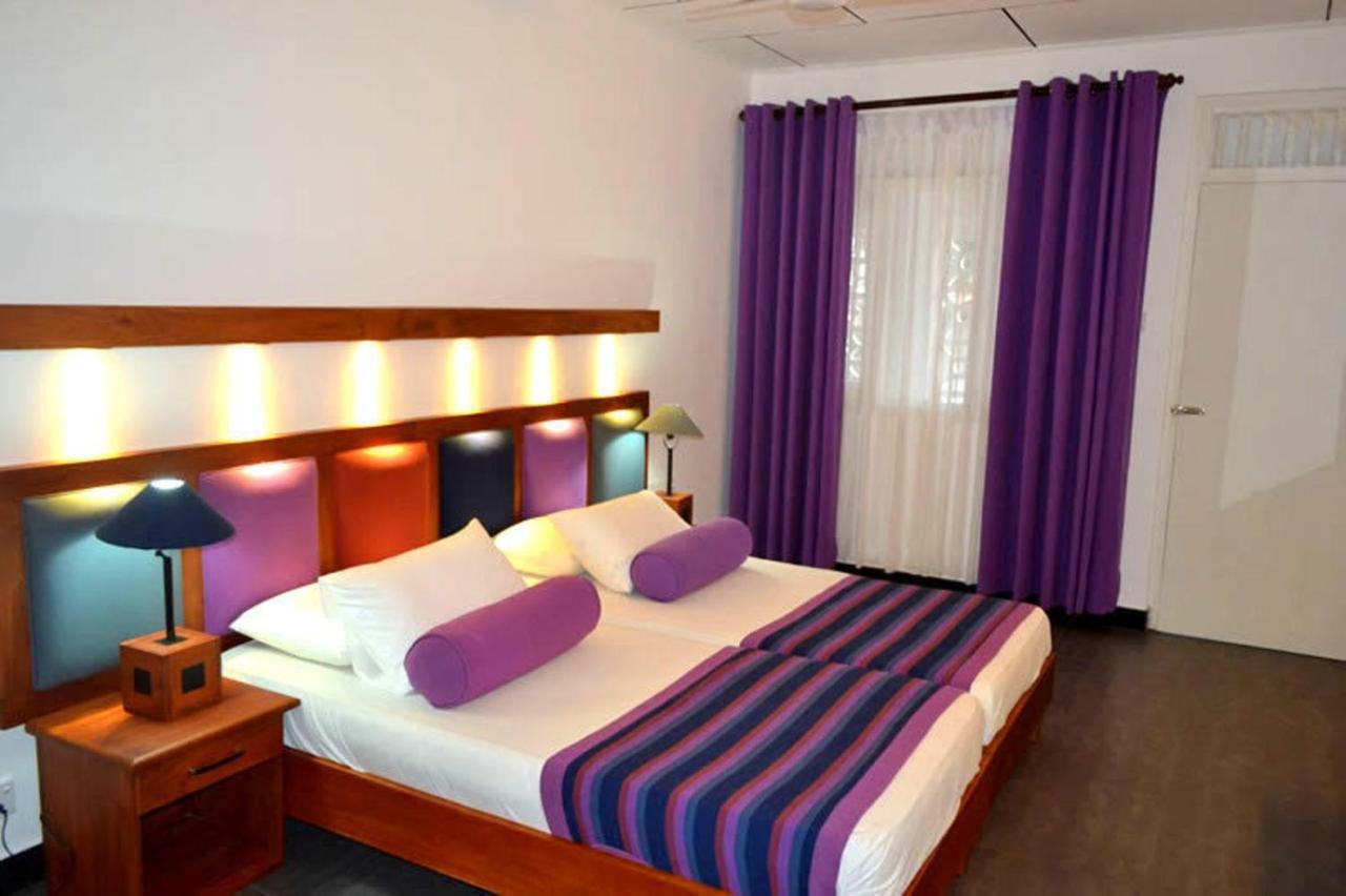 Star Beach Guest House Негомбо Екстериор снимка