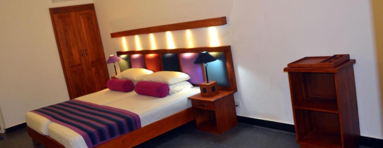 Star Beach Guest House Негомбо Екстериор снимка
