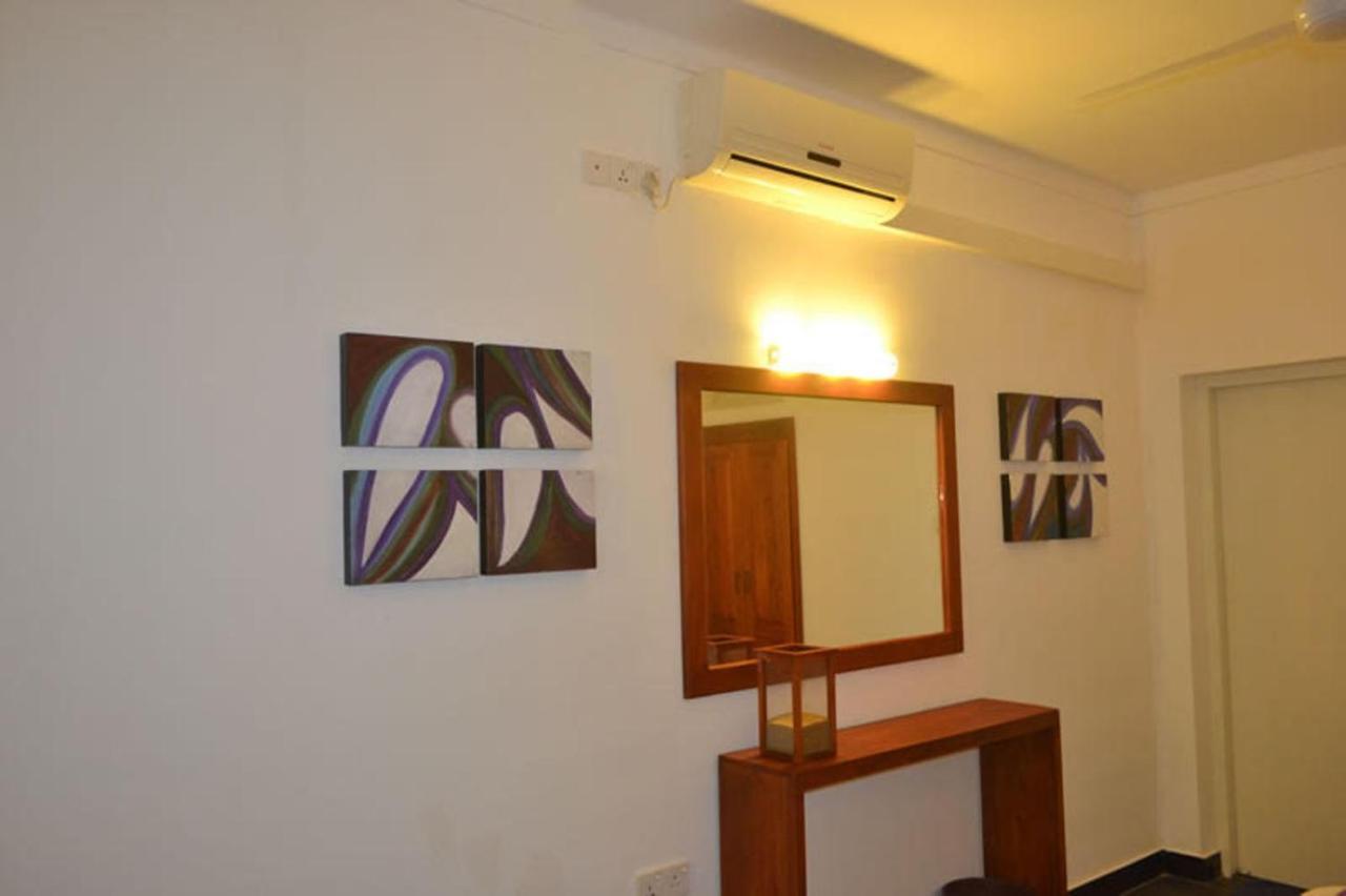 Star Beach Guest House Негомбо Екстериор снимка