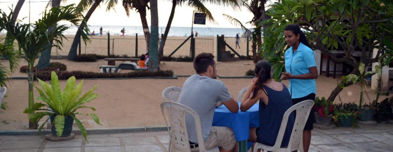 Star Beach Guest House Негомбо Екстериор снимка