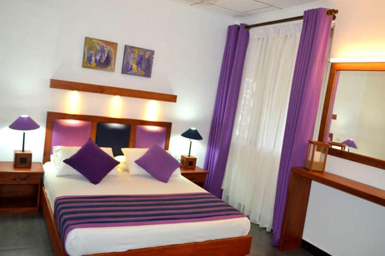 Star Beach Guest House Негомбо Екстериор снимка