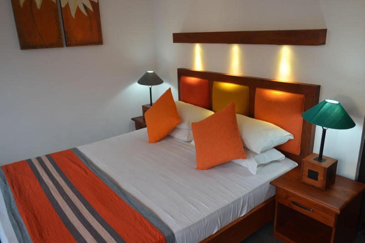 Star Beach Guest House Негомбо Екстериор снимка